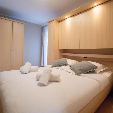 Breduynia With Balcony By Interhome Appartement