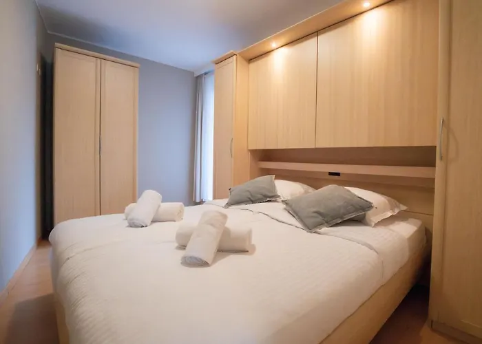 Breduynia With Balcony By Interhome Appartement